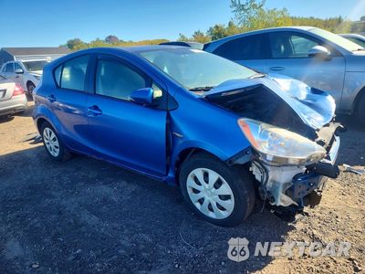 Czwarte zdjęcie samochodu z boku: 2014 TOYOTA PRIUS C TWO VIN:JTDKDTB31E1073840 - miniatura