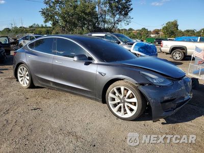 Czwarte zdjęcie samochodu z boku: 2018 TESLA MODEL 3 VIN:5YJ3E1EA9JF059539 - miniatura