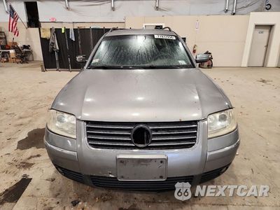 Piąte zdjęcie samochodu w środku: 2004 VOLKSWAGEN PASSAT GLX 4MOTION VIN:WVWYH63B24E130804 - miniatura
