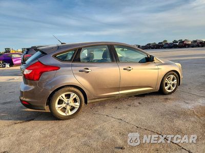 Trzecie zdjęcie samochodu z tyłu: 2014 FORD FOCUS SE VIN:1FADP3K25EL284105 - miniatura