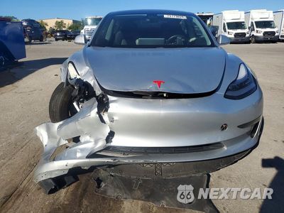 Piąte zdjęcie samochodu w środku: 2018 TESLA MODEL 3 VIN:5YJ3E1EA6JF052080 - miniatura