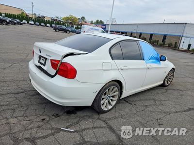 Trzecie zdjęcie samochodu z tyłu: 2011 BMW 328 XI SULEV VIN:WBAPK5C58BA994307 - miniatura