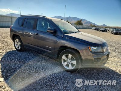 Czwarte zdjęcie samochodu z boku: 2017 JEEP COMPASS LATITUDE VIN:1C4NJDEBXHD105086 - miniatura