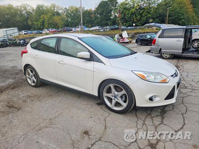 Czwarte zdjęcie samochodu z boku: 2012 FORD FOCUS TITANIUM VIN:1FAHP3N29CL462589 - miniatura