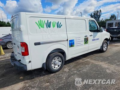 Trzecie zdjęcie samochodu z tyłu: 2016 NISSAN NV 1500 SV VIN:1N6BF0KM0GN803165 - miniatura