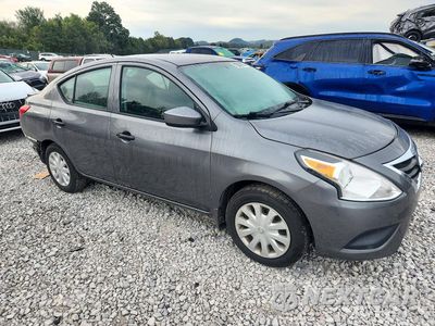 Czwarte zdjęcie samochodu z boku: 2018 NISSAN VERSA VIN:3N1CN7AP1JL825166 - miniatura