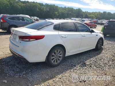 Trzecie zdjęcie samochodu z tyłu: 2018 KIA OPTIMA S VIN:5XXGT4L39JG234155 - miniatura