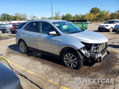 Czwarte zdjęcie samochodu z boku: 2020 CHEVROLET EQUINOX LS VIN:2GNAXHEV4L6223213 - miniatura
