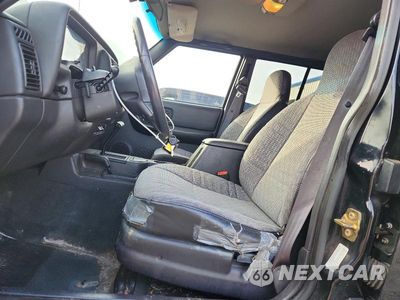 Zdjęcie 7 z 13 samochodu: 2001 JEEP CHEROKEE SPORT VIN:1J4FF48S71L611367 - miniatura