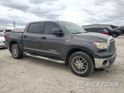 Czwarte zdjęcie samochodu z boku: 2011 TOYOTA TUNDRA CREWMAX SR5 VIN:5TFEY5F14BX108000 - miniatura