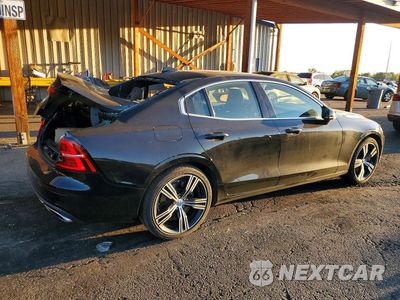 Trzecie zdjęcie samochodu z tyłu: 2022 VOLVO S60 T8 RECHARGE INSCRIPTION VIN:7JRBR0FL2NG174264 - miniatura