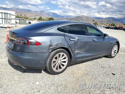 Trzecie zdjęcie samochodu z tyłu: 2014 TESLA MODEL S VIN:5YJSA1H10EFP43713 - miniatura