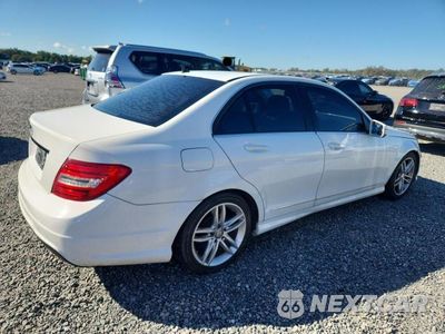 Trzecie zdjęcie samochodu z tyłu: 2014 MERCEDES-BENZ C 250 VIN:WDDGF4HB7EA941737 - miniatura