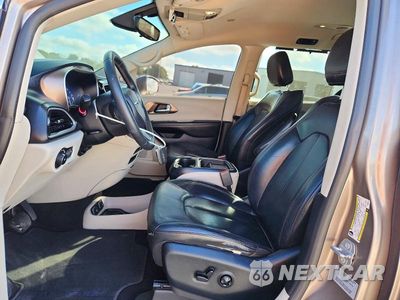 Zdjęcie 7 z 13 samochodu: 2017 CHRYSLER PACIFICA TOURING L VIN:2C4RC1BG5HR683135 - miniatura