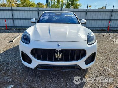 Piąte zdjęcie samochodu w środku: 2023 MASERATI GRECALE MODENA VIN:ZN682AVM4P7427518 - miniatura