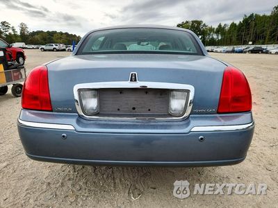 Zdjęcie 6 z 12 samochodu: 2004 LINCOLN TOWN CAR EXECUTIVE VIN:1LNHM81W14Y682317 - miniatura