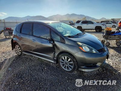 Czwarte zdjęcie samochodu z boku: 2013 HONDA FIT SPORT VIN:JHMGE8H53DC039411 - miniatura