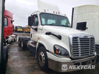 Czwarte zdjęcie samochodu z boku: 2018 FREIGHTLINER CASCADIA 125 SEMI TRUCK VIN:3AKJGEFG8JSJW4725 - miniatura