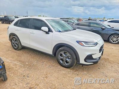 Czwarte zdjęcie samochodu z boku: 2027 HONDA HR-V LX VIN:3CZRZ1H37VM712571 - miniatura