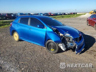 Czwarte zdjęcie samochodu z boku: 2009 TOYOTA MATRIX BASE VIN:2T1KU40E59C160748 - miniatura