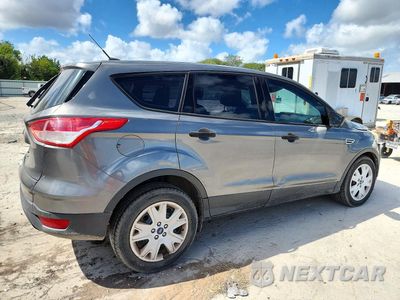 Trzecie zdjęcie samochodu z tyłu: 2014 FORD ESCAPE S VIN:1FMCU0F70EUC44460 - miniatura