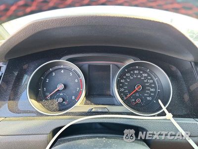 Zdjęcie 9 z 12 samochodu: 2015 VOLKSWAGEN GTI VIN:3VW5T7AUXFM041908 - miniatura