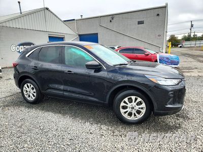 Czwarte zdjęcie samochodu z boku: 2023 FORD ESCAPE ACTIVE VIN:1FMCU9GN9PUB27545 - miniatura