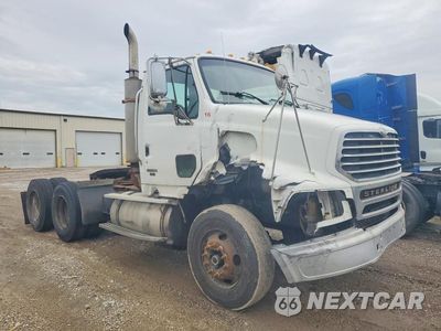 Czwarte zdjęcie samochodu z boku: 2004 STERLING A9500 SEMI TRUCK VIN:2FWJA3CV74AM90845 - miniatura