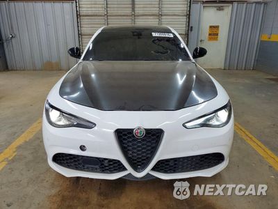 Piąte zdjęcie samochodu w środku: 2023 ALFA ROMEO GIULIA TI VIN:ZARFAMBN6P7666732 - miniatura