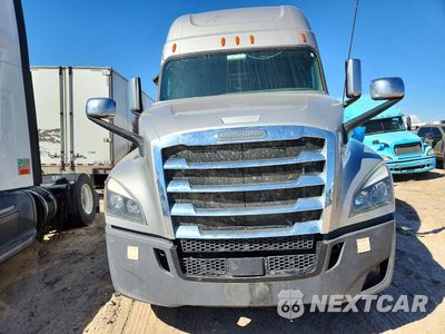 Piąte zdjęcie samochodu w środku: 2020 FREIGHTLINER CASCADIA 126