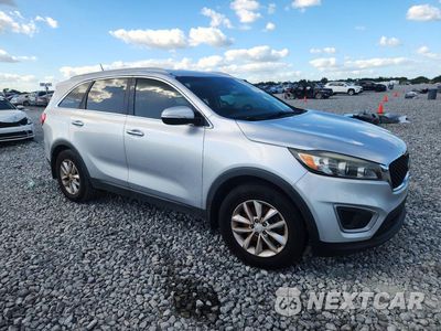 Czwarte zdjęcie samochodu z boku: 2018 KIA SORENTO LX V6 VIN:5XYPG4A54JG376093 - miniatura