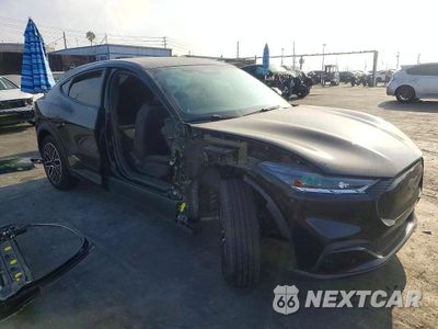 Czwarte zdjęcie samochodu z boku: 2021 FORD MUSTANG MACH-E SELECT VIN:3FMTK1RM3MMA49372 - miniatura