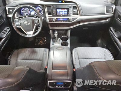 Zdjęcie 8 z 14 samochodu: 2015 TOYOTA HIGHLANDER LE PLUS VIN:5TDBKRFH8FS111454 - miniatura