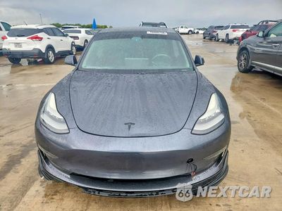 Piąte zdjęcie samochodu w środku: 2018 TESLA MODEL 3 VIN:5YJ3E1EA5JF045380 - miniatura