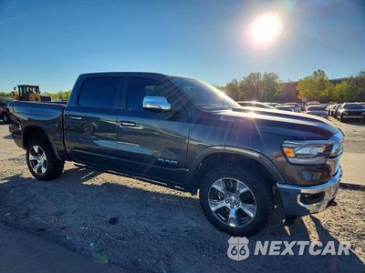 Czwarte zdjęcie samochodu z boku: 2019 RAM 1500 LARAMIE VIN:1C6SRFJTXKN721367 - miniatura
