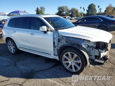 Czwarte zdjęcie samochodu z boku: 2018 VOLVO XC90 T6 VIN:YV4A22PL4J1373089 - miniatura