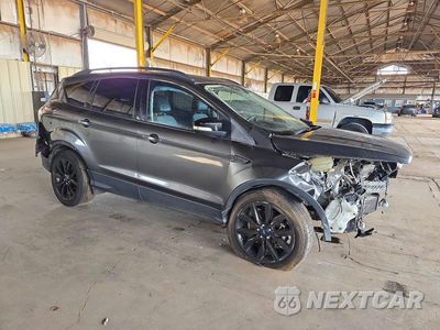 Czwarte zdjęcie samochodu z boku: 2017 FORD ESCAPE TITANIUM VIN:1FMCU9JD4HUB16082 - miniatura