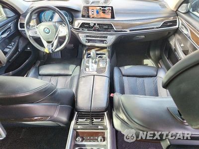 Zdjęcie 8 z 12 samochodu: 2016 BMW 750 XI VIN:WBA7F2C53GG418101 - miniatura