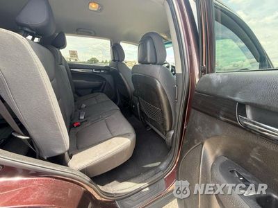 Zdjęcie 6 z 10 samochodu: 2013 KIA SORENTO LX VIN:5XYKT3A68DG391838 - miniatura
