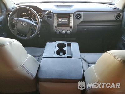 Zdjęcie 8 z 12 samochodu: 2018 TOYOTA TUNDRA SR VIN:5TFTY5F11JX010340 - miniatura
