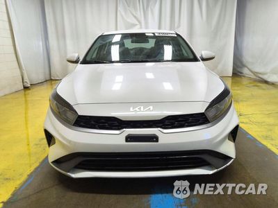 Piąte zdjęcie samochodu w środku: 2024 KIA FORTE LXS VIN:3KPF24AD4RE742578 - miniatura