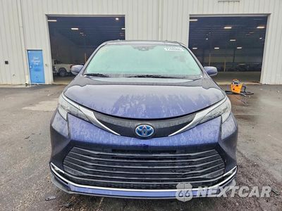 Piąte zdjęcie samochodu w środku: 2024 TOYOTA SIENNA XLE VIN:5TDYRKEC8RS194469 - miniatura