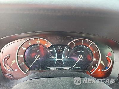 Zdjęcie 9 z 12 samochodu: 2018 BMW M550XI VIN:WBAJB9C57JB035177 - miniatura