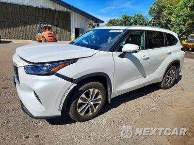 2022 TOYOTA HIGHLANDER XLE 5TDGZRBH5NS580930 - główne zdjęcie licytacji z USA - miniatura