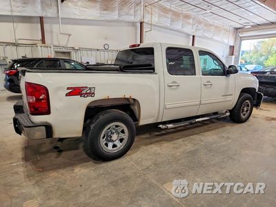 Trzecie zdjęcie samochodu z tyłu: 2011 CHEVROLET SILVERADO K1500 LT VIN:3GCPKSE30BG158439 - miniatura