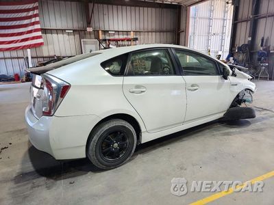 Trzecie zdjęcie samochodu z tyłu: 2015 TOYOTA PRIUS THREE VIN:JTDKN3DU5F1912795 - miniatura