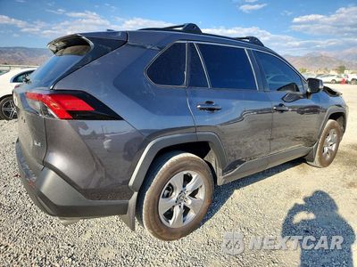 Trzecie zdjęcie samochodu z tyłu: 2024 TOYOTA RAV4 XLE VIN:2T3W1RFV3RW305340 - miniatura