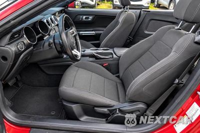 Piąte zdjęcie samochodu w środku: 2016 FORD MUSTANG VIN:1FATP8EM2G5223517 - miniatura