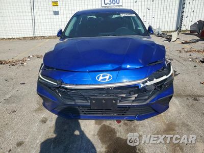 Piąte zdjęcie samochodu w środku: 2024 HYUNDAI ELANTRA BLUE VIN:KMHLM4DJ3RU109582 - miniatura