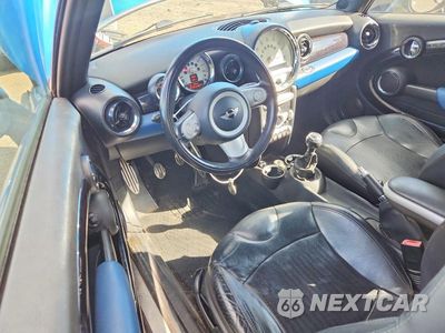 Zdjęcie 8 z 12 samochodu: 2009 MINI COOPER S VIN:WMWMS33539TG88303 - miniatura